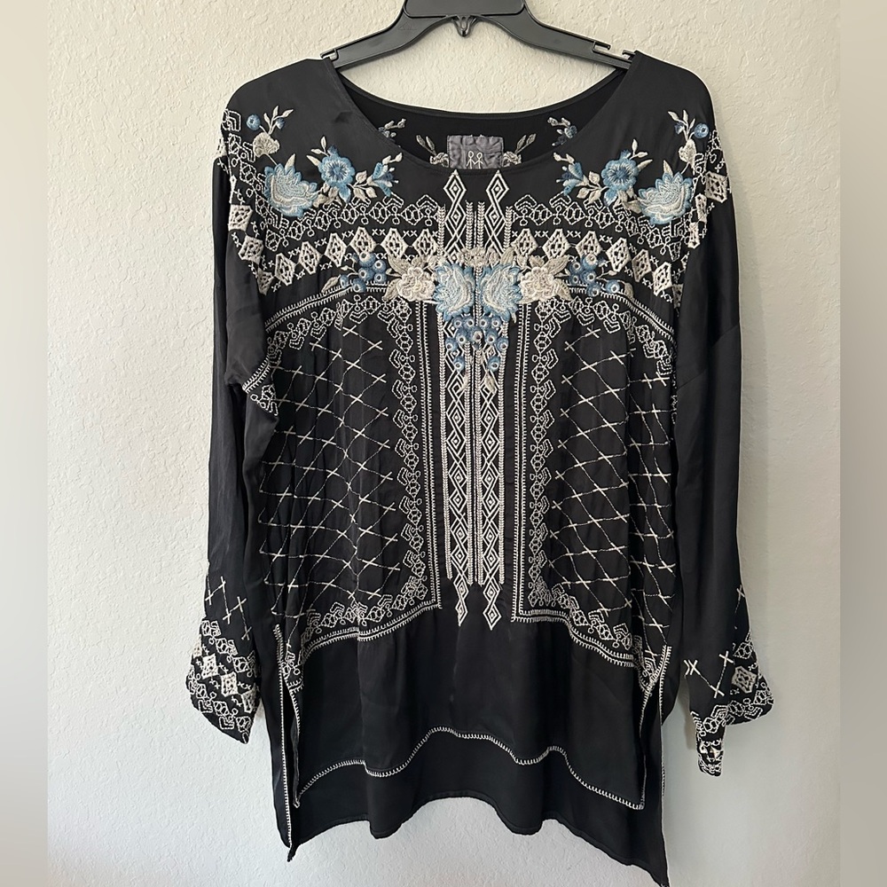 Johnny Was X Pete & Greta Black Grey Blue Embroidered Tunic Top Sz M EUC